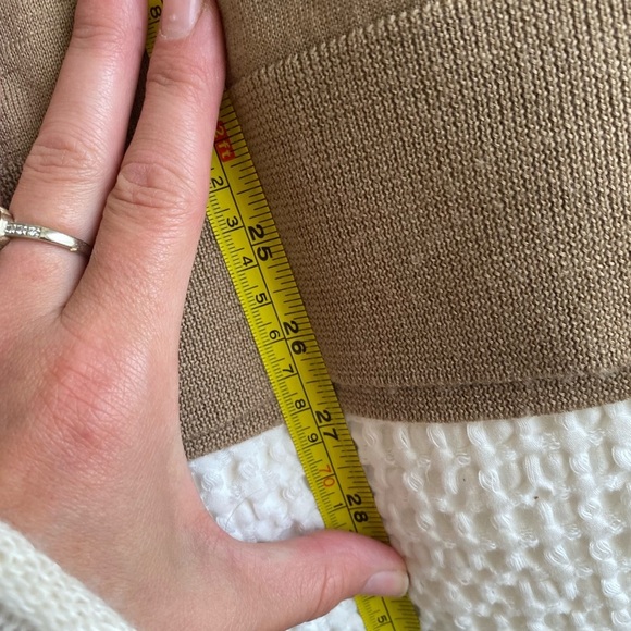 Allsaints Men’s Merino Wool Tan V Neck Sweater Size M Minimalist Quiet Luxury - Picture 6 of 6